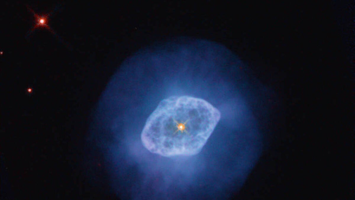 «Хаббл» снял завораживающее фото туманности в созвездии Дельфин