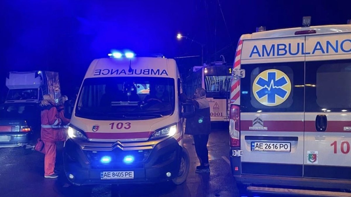 В Кривом Роге водитель сбил маму с ребёнком и сбежал: женщина погибла