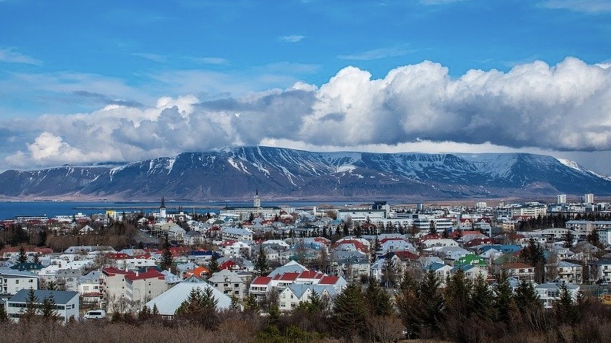 Штамм «Омикрон» добрался до Исландии, в которой живёт 366 тысяч человек