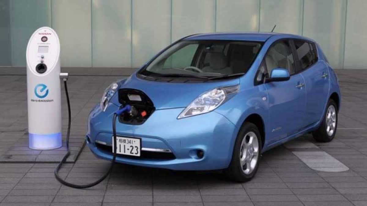 Украинцы стали активнее покупать электромобили: в ноябре приобрели 1 580 таких авто