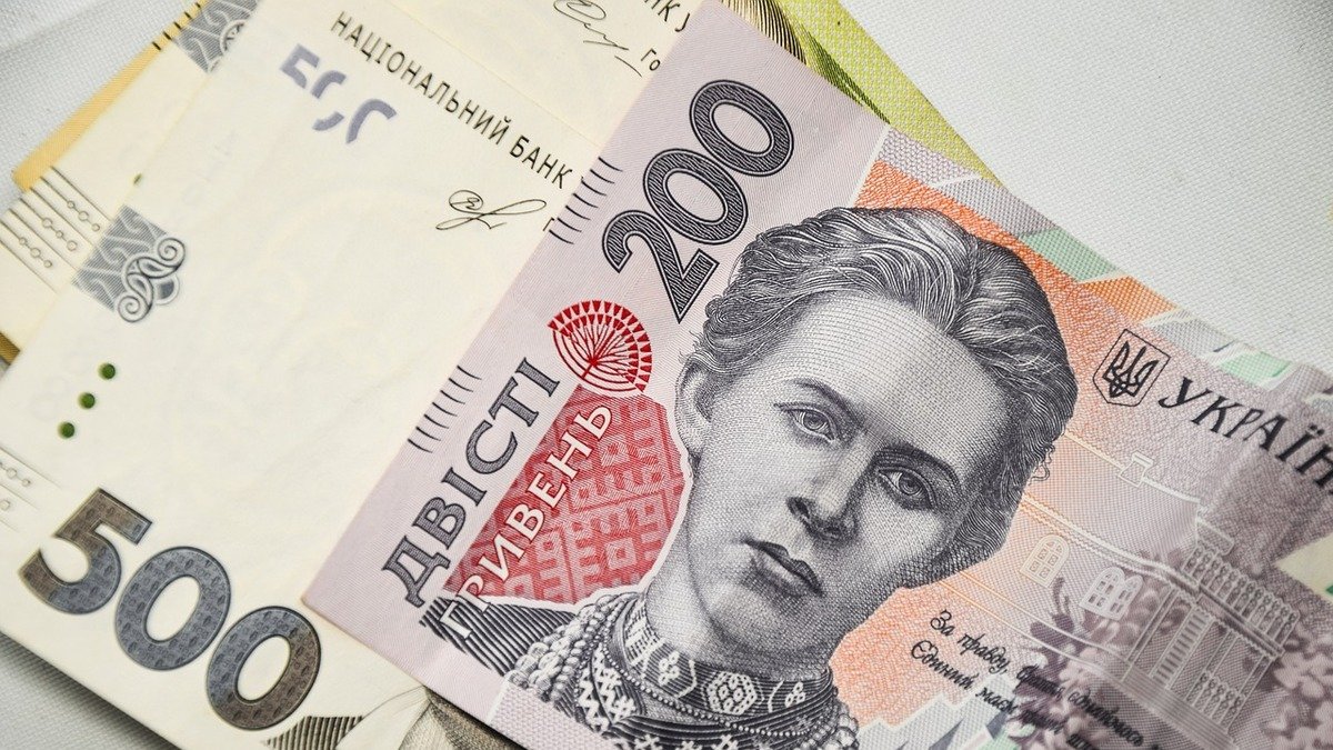 В Украине купюру в 200 гривен продают за 100 тысяч