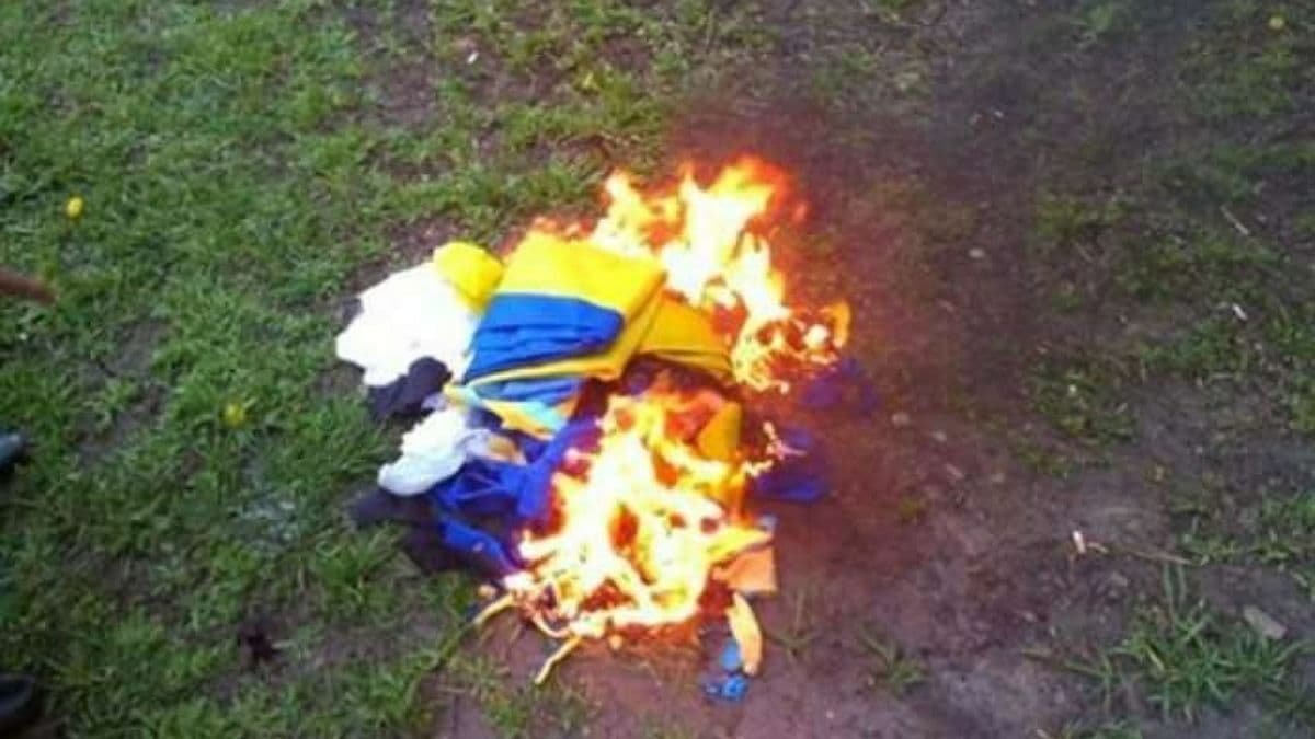 В Мариуполе подросток поджёг флаг Украины: как его наказали