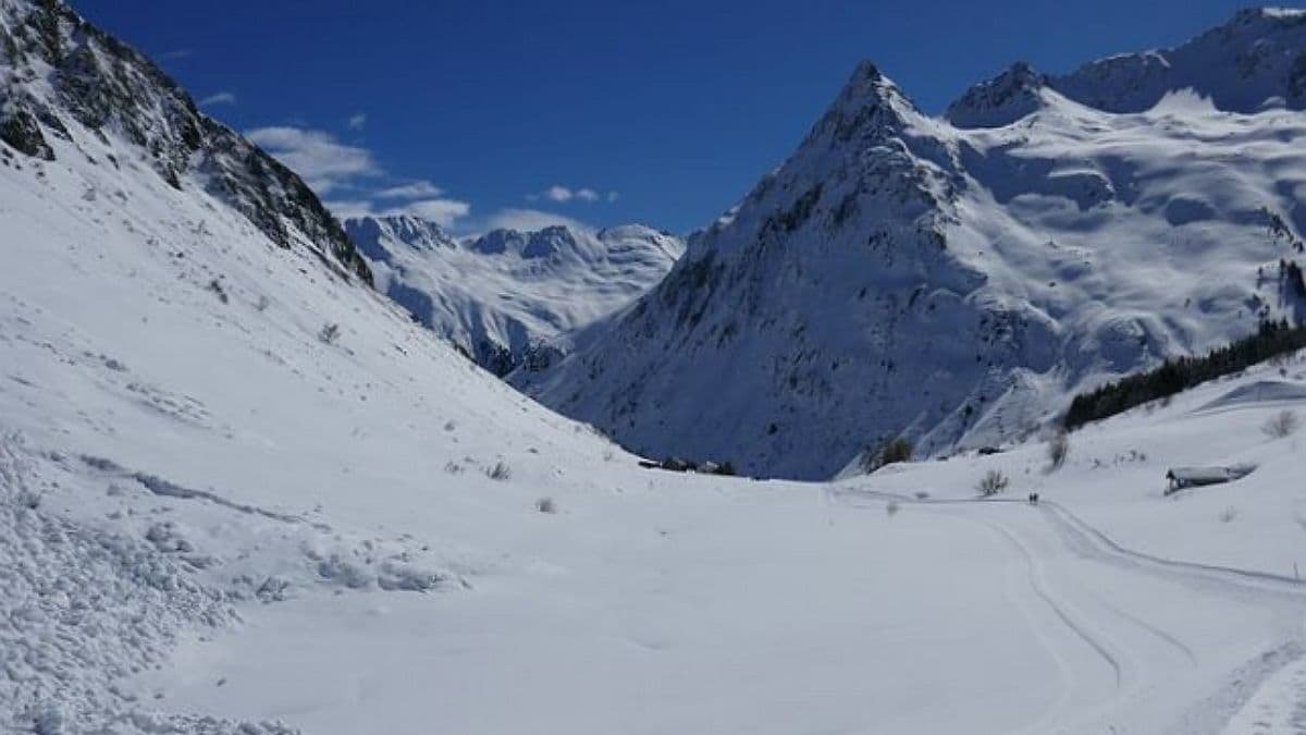 В Австрии из-за схода лавины погибли трое туристов, ещё двое травмировались