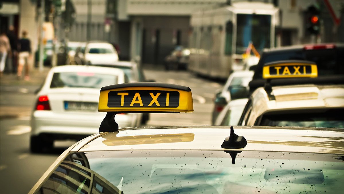 "Ти націоналіст і тв*рюка": у Києві таксист відмовився вести пасажирів за те, що вони ненавидять українську мову