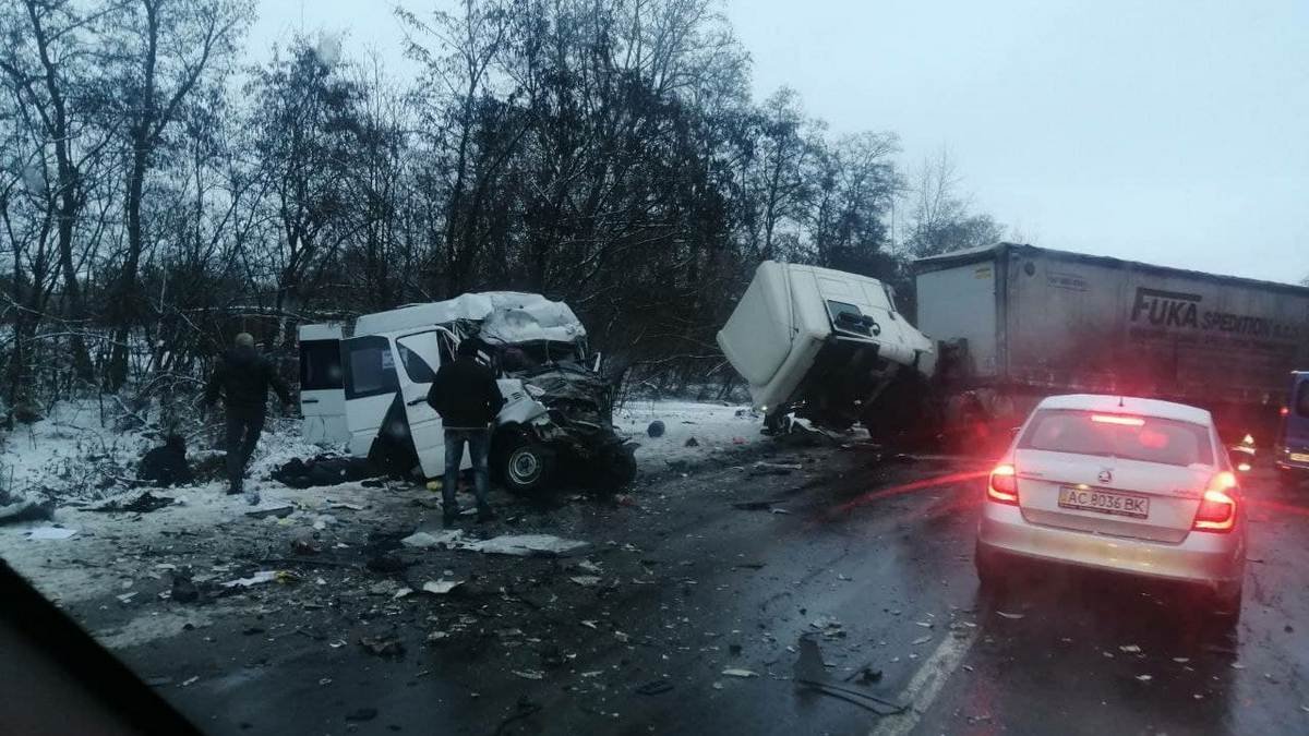 Из-за смертельной аварии в Черниговской области трасса перекрыта: схема объезда