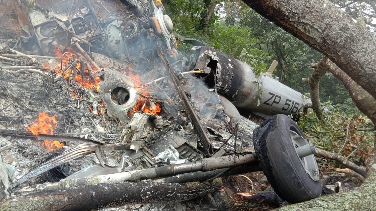 В Индии разбился вертолёт с начальником штаба обороны страны: погибли 4 человека