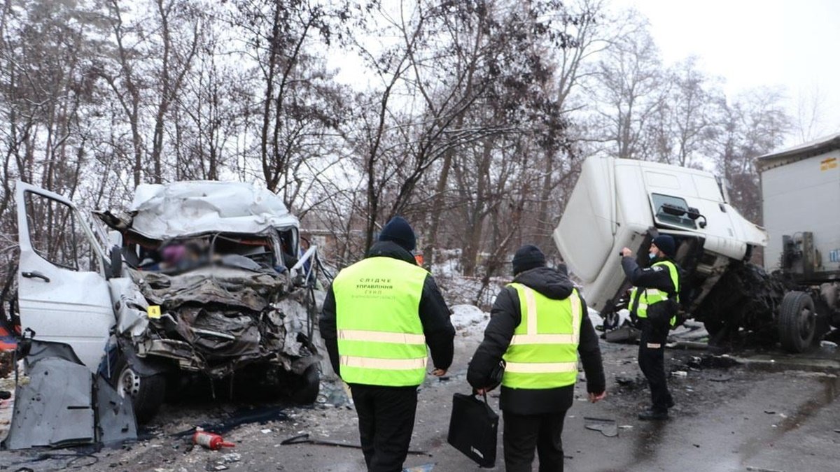 Водія, з вини якого загинуло 13 людей, затримали: подробиці ДТП із маршруткою у Чернігівській області