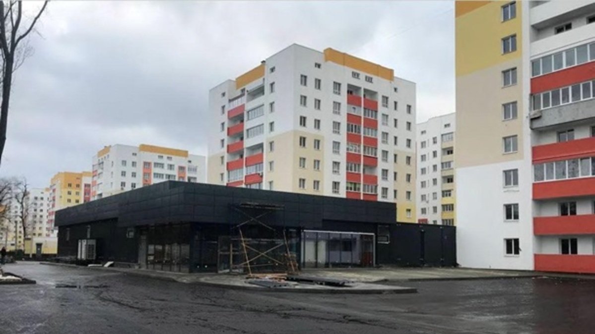 Житель Харькова делал ремонт в квартире и пристроил к ней торговый павильон на 1200 квадратных метров