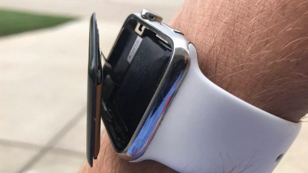 Против Apple подали коллективный иск из-за вздувающихся аккумуляторов в Apple Watch
