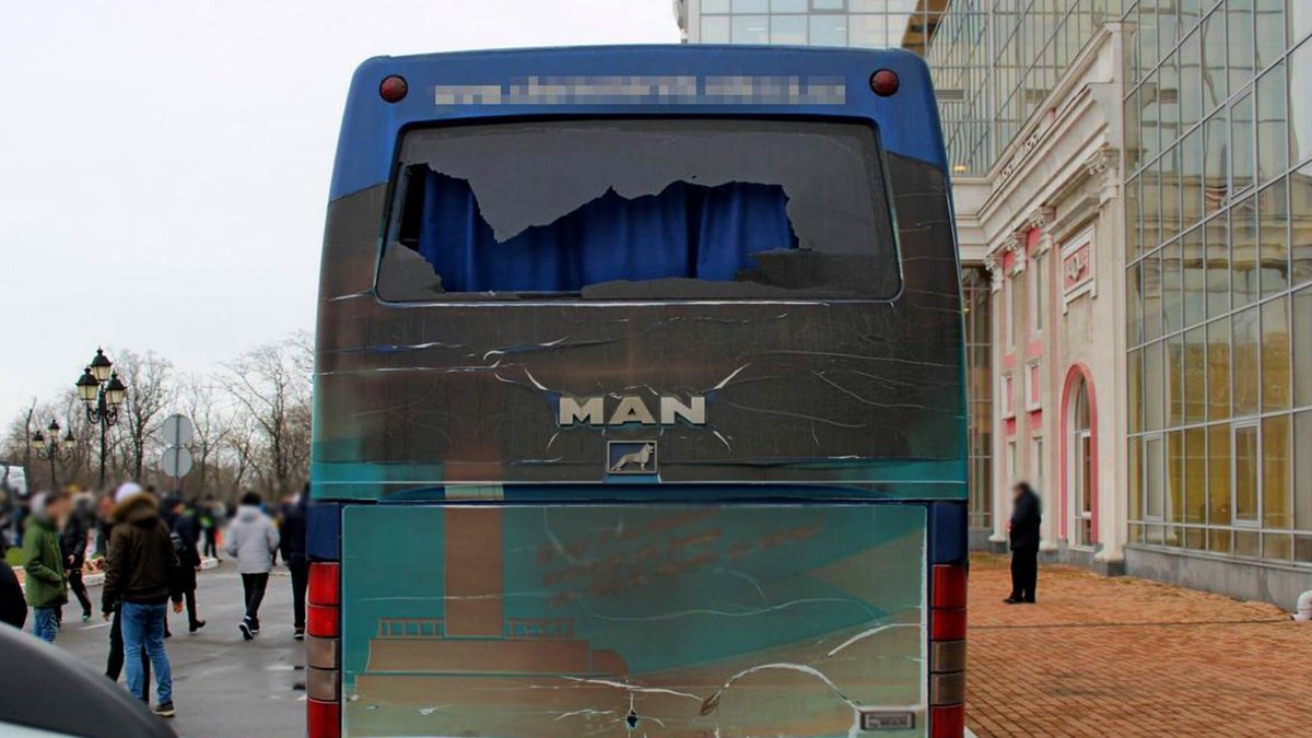 В Одессе автобус с игроками ФК «Черноморец» забросали дымовыми шашками