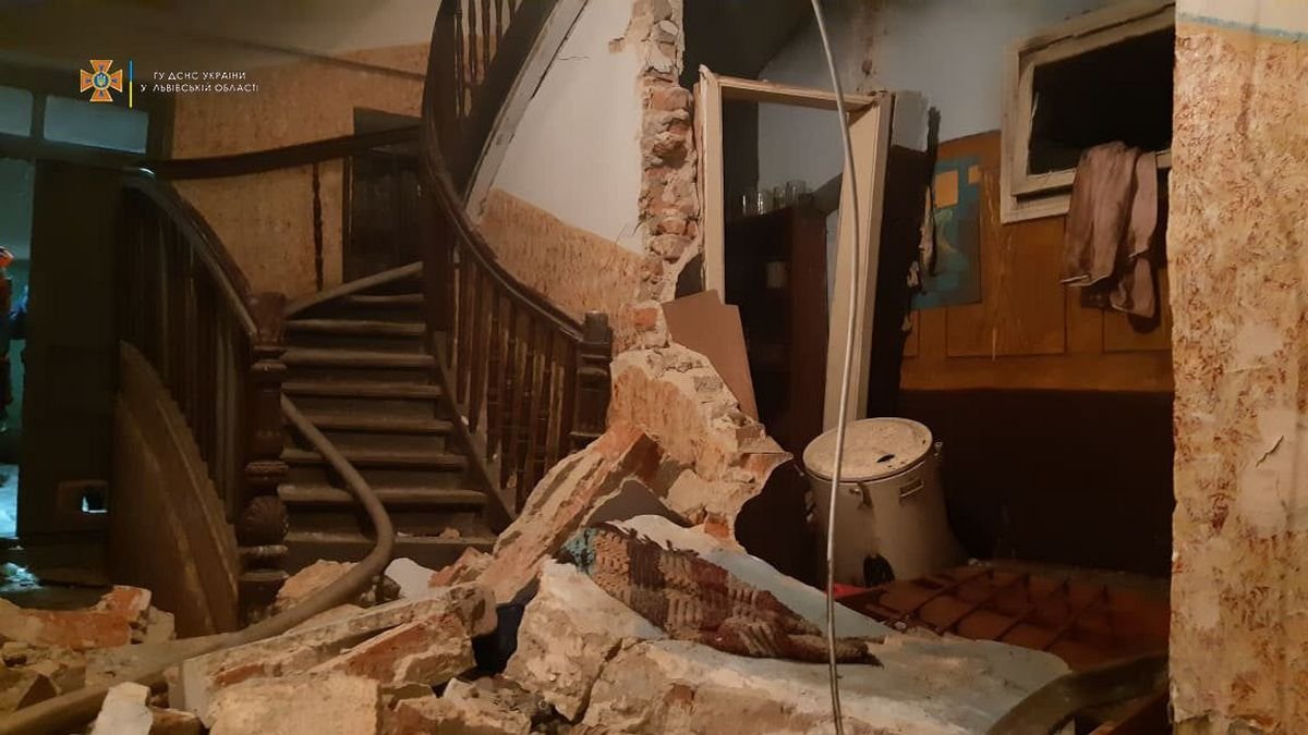 Во Львове взорвалась квартира, ударной волной снесло стены. Три человека получили ожоги
