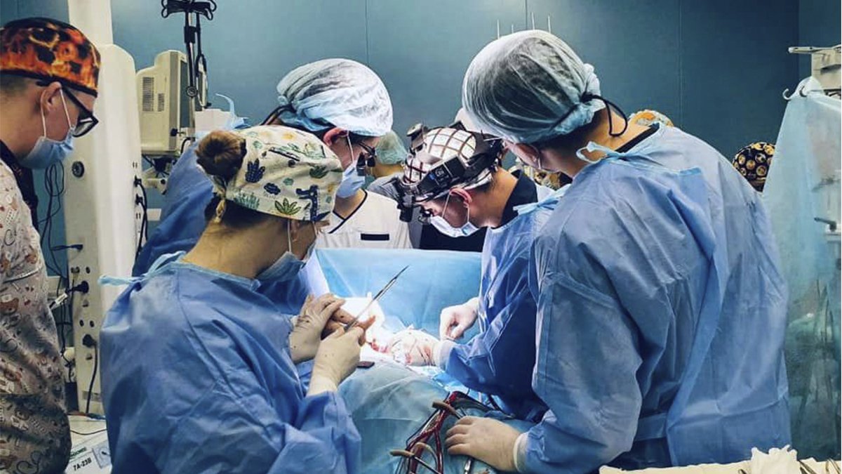 У Львові лікарі провели унікальну операцію 5-річному хлопчику з діркою у серці