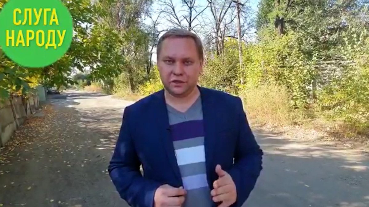Депутат горсовета в Донецкой области выпрыгнул из окна на глазах у сына