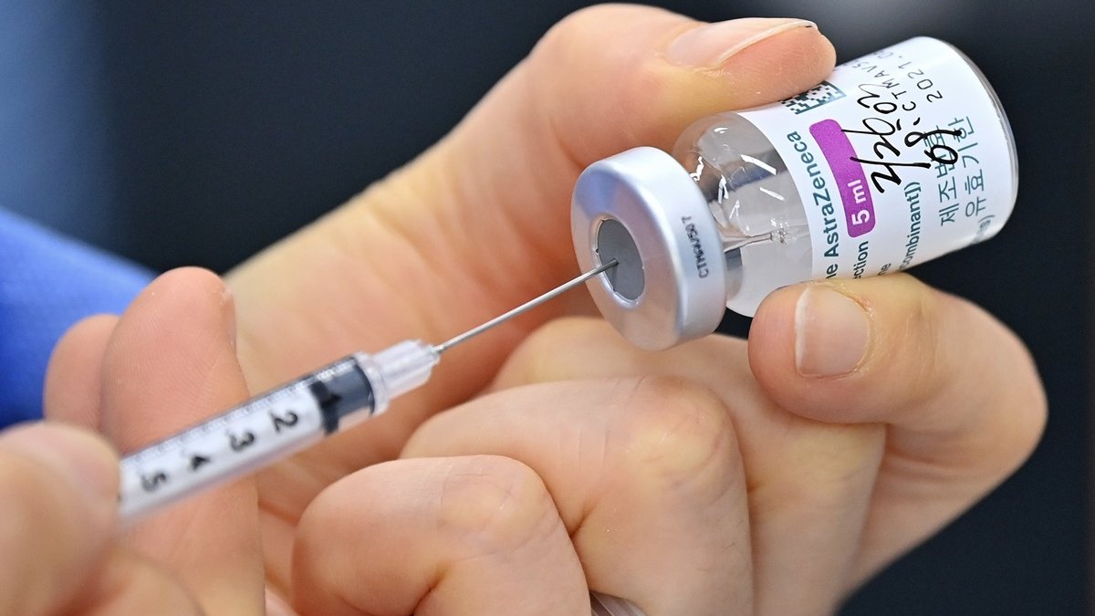 Україна отримає від Ізраїлю півмільйона доз вакцини AstraZeneca