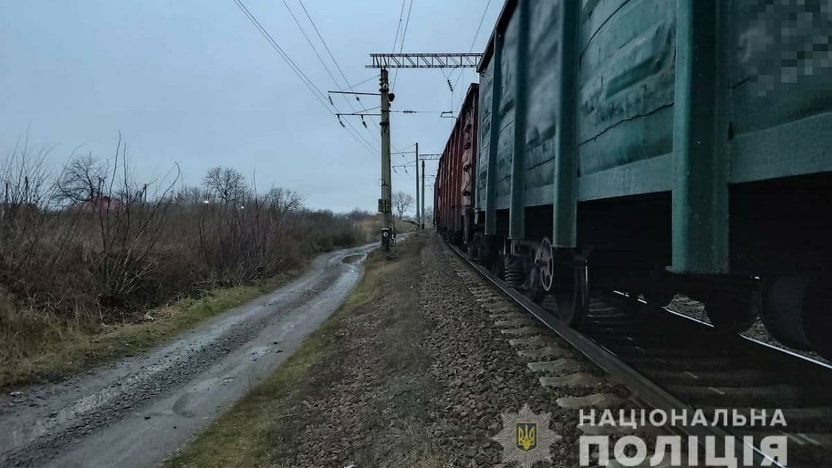 В Одесской области 17-летний парень попал под поезд, он умер на месте