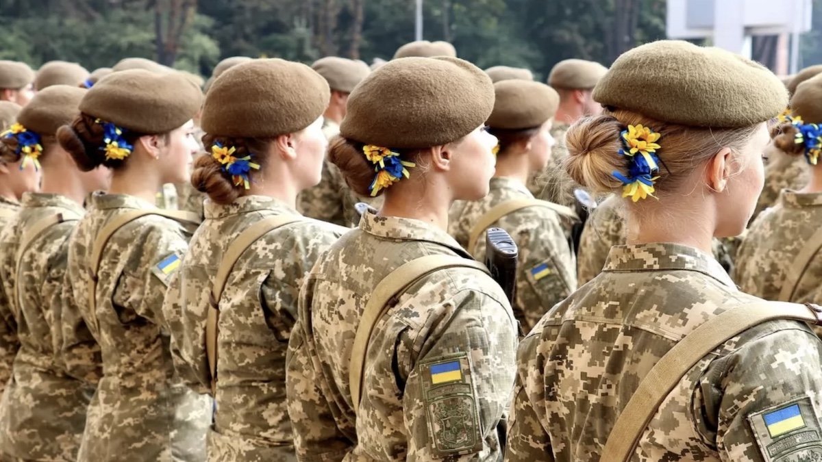 Женщин в Украине будут ставить на военный учёт. Какие штрафы грозят «уклонисткам»