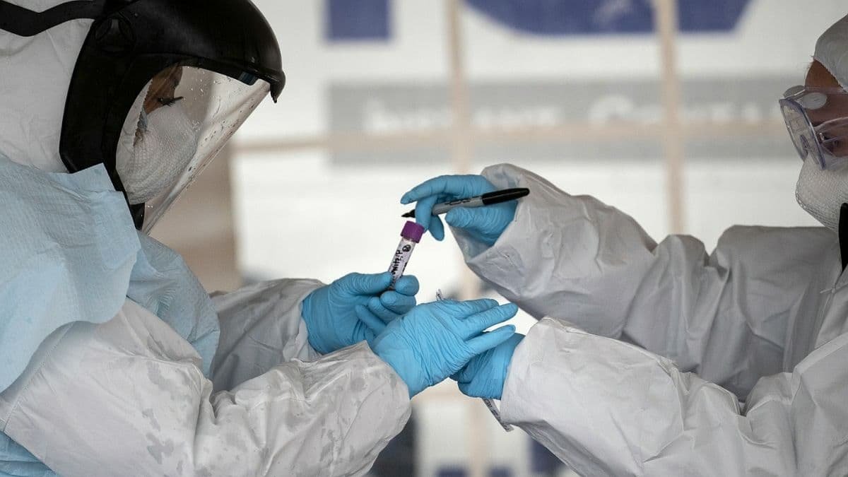 Новий штам коронавірусу «Кракен» виявили у чотирьох областях України