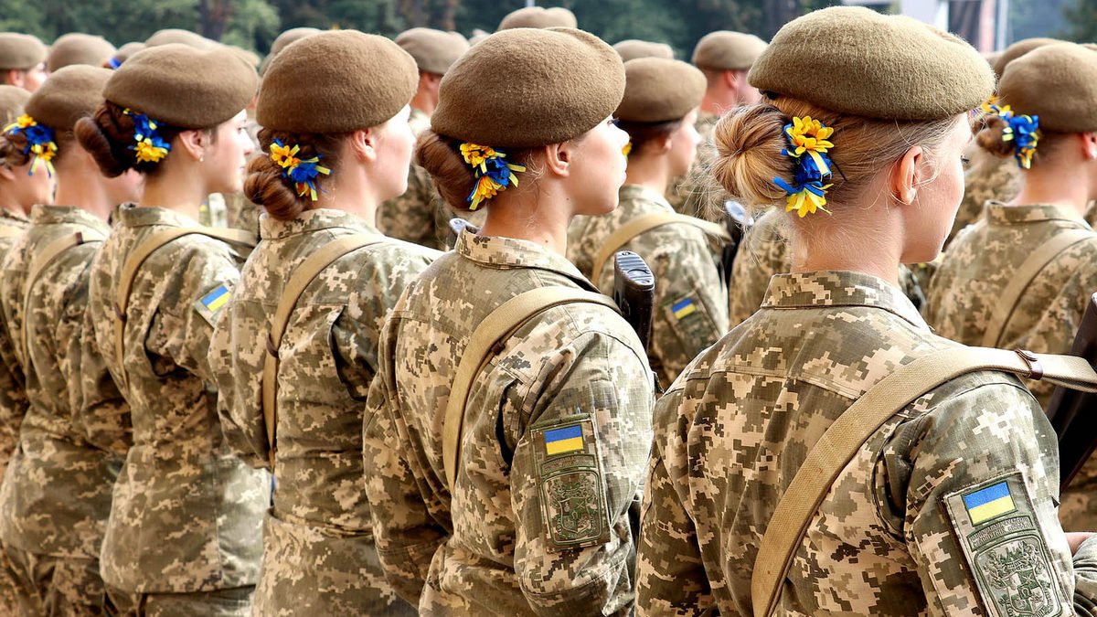 Воинский учёт женщин: Зеленский ответил на петицию об отмене