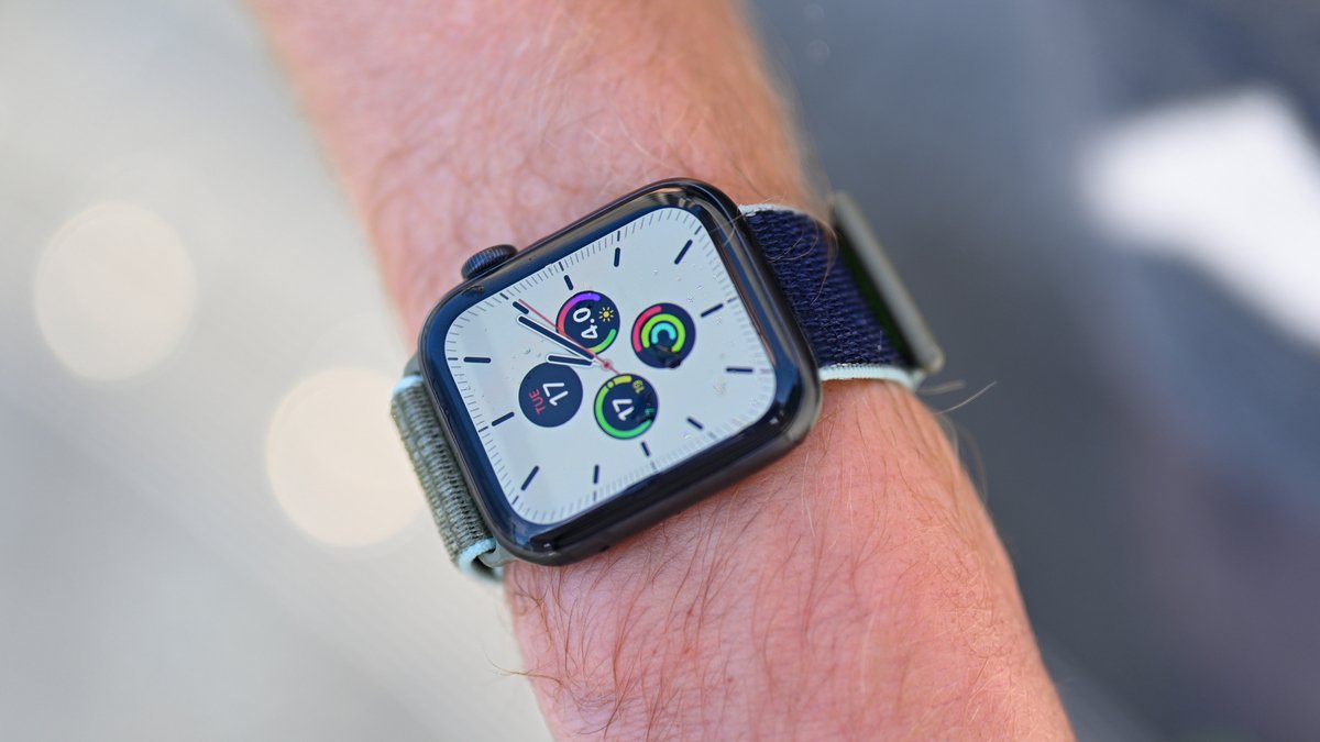 Оновлення watchOS 8.3 зламало Apple Watch: годинник перестав заряджатися