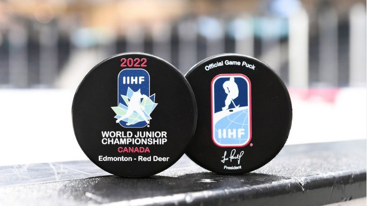 Молодёжный чемпионат мира по хоккею отменили посреди турнира из-за случаев COVID-19