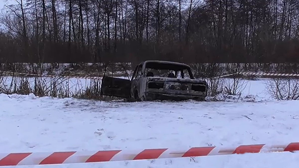 В Сумской области возле реки сгорел автомобиль: внутри нашли обгоревшее тело водителя