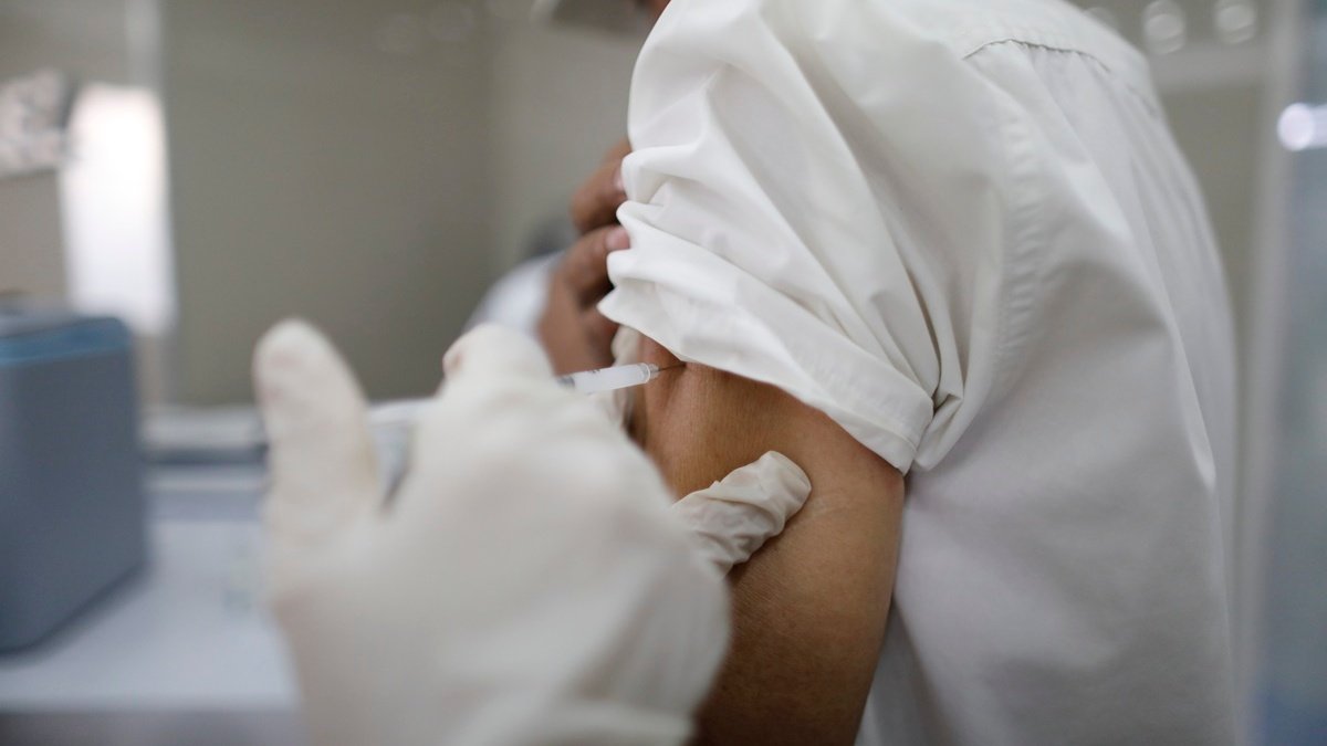 В Україні дозволили вводити третю дозу вакцини для ще однієї категорії людей: хто отримає щеплення