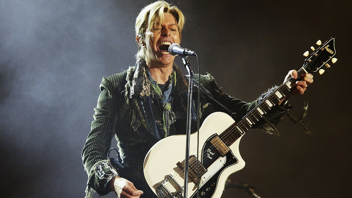 Warner Music за $ 250 миллионов приобрела права на все песни Дэвида Боуи