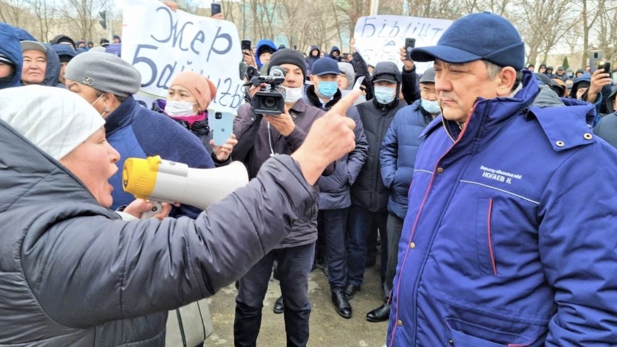 В Казахстане вспыхнули массовые протесты: что стало причиной и как отреагировали власти