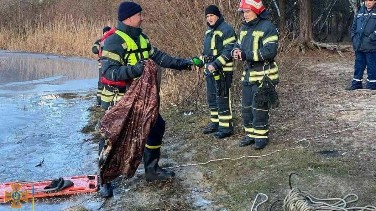 В Запорожской области во время рыбалки четверо мужчин провалились под лёд
