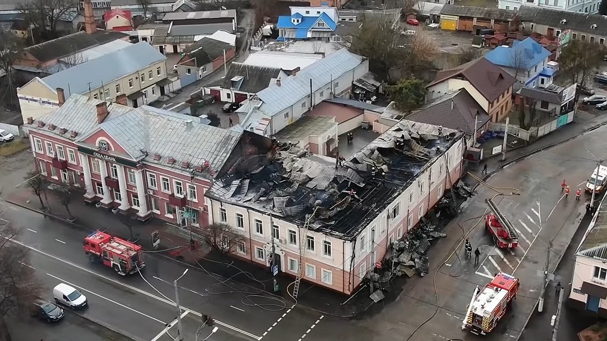 В Житомире горело здание епархиального управления УПЦ: подробности и фото с места