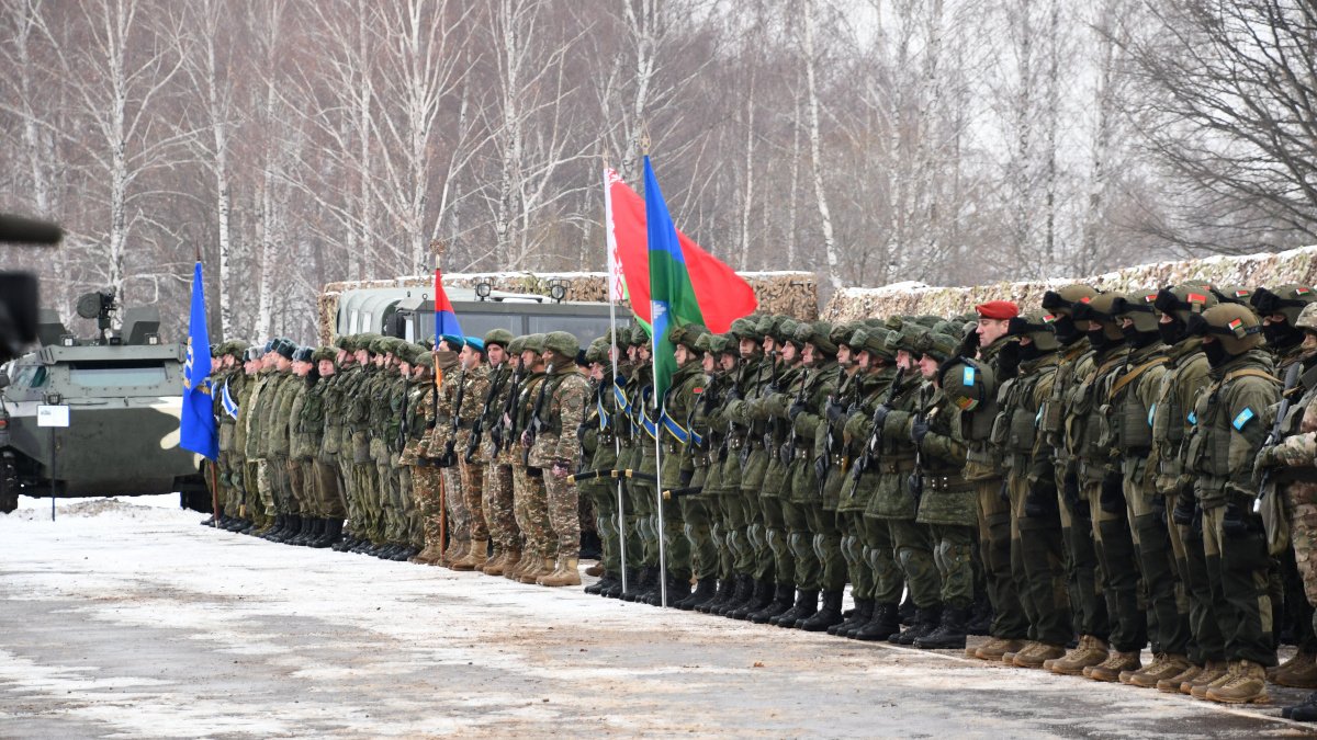 Россия направила военные подразделения в Казахстан