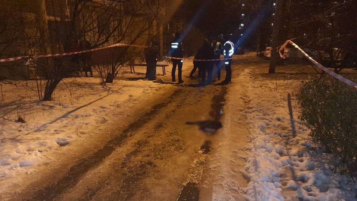 В Харькове возле подъезда многоэтажки нашли мёртвого младенца, завёрнутого в пакет