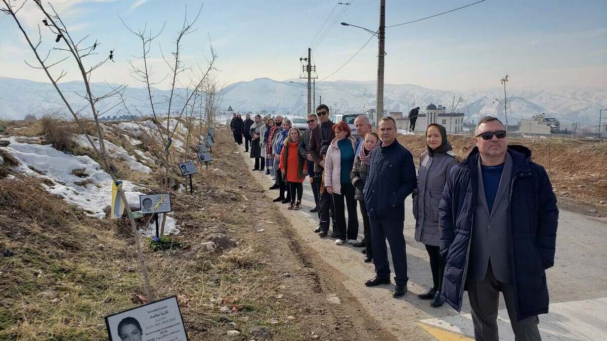 Україна висадила під Тегераном Алею вшанування жертв авіакатастрофи МАУ