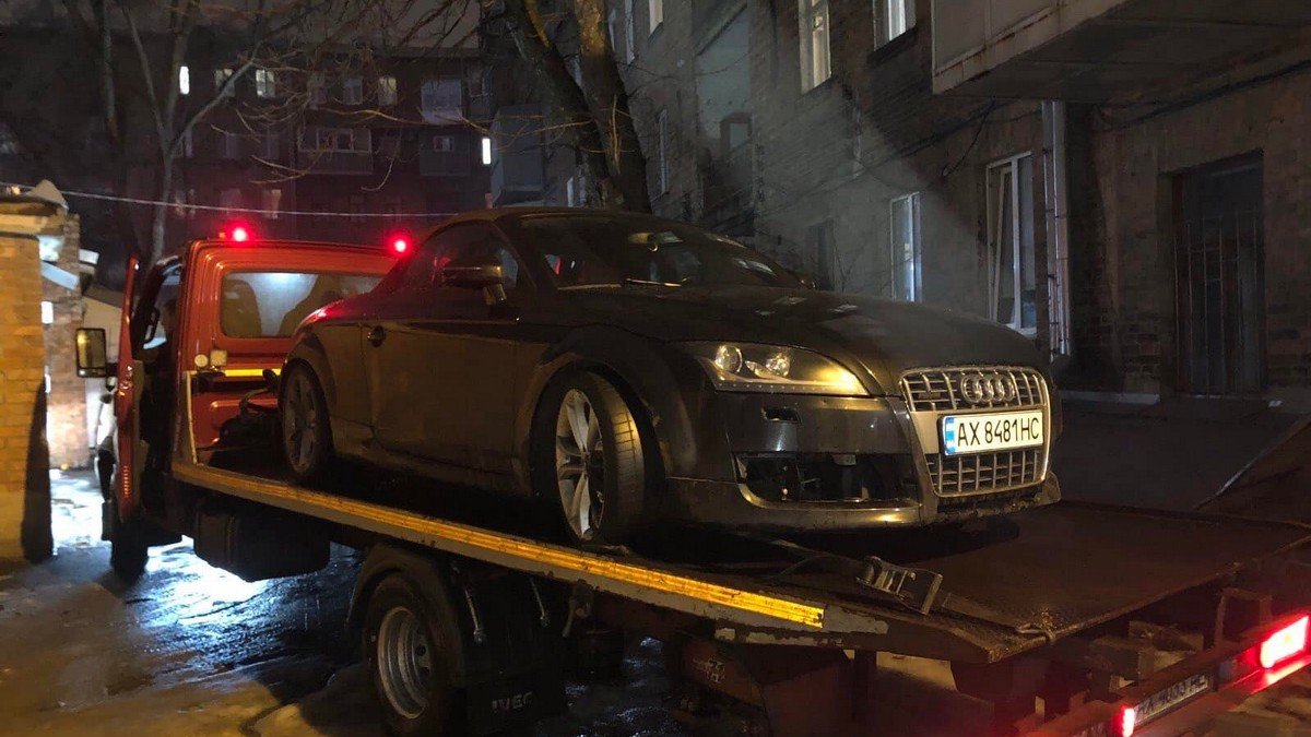 В Харькове у мужчины за вождение в пьяном виде забрали Audi. Он насобирал штрафов на 100 тысяч