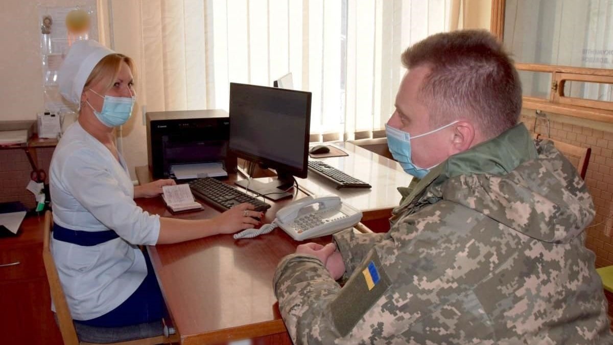 В Украине военным медикам повысили зарплату