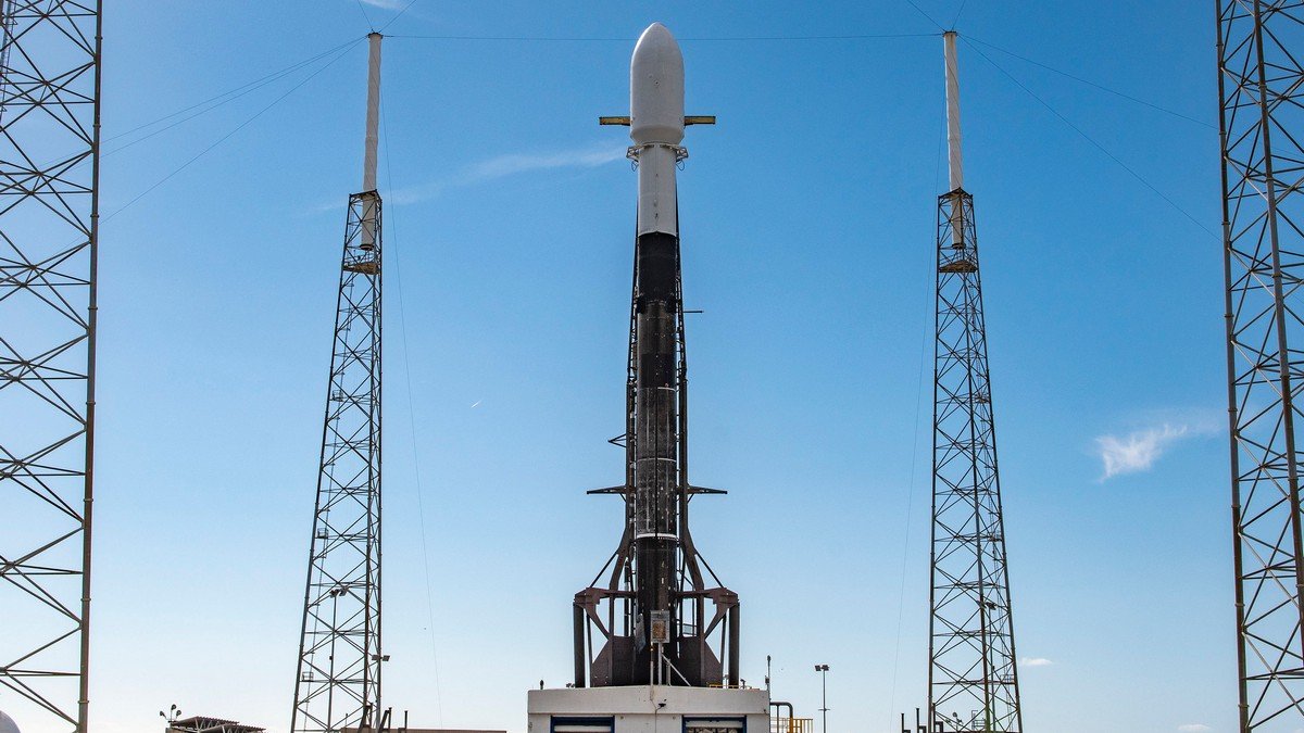 SpaceX запускає в космос український супутник «СІЧ»: дивитися онлайн-трансляцію