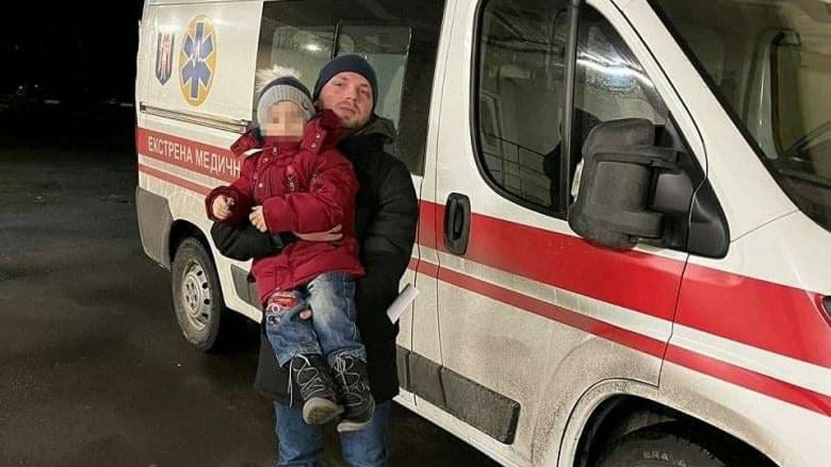 В Киеве пьяная женщина порезала ножом своего 4-летнего сына: подробности