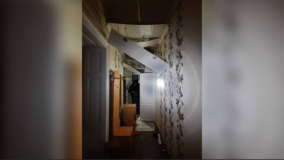Взрыв квартиры в Черновцах: пострадавшего забрала скорая