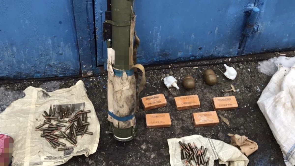 Один килограмм тротила и реактивные гранаты: СБУ нашла большой схрон боеприпасов в Луганской области