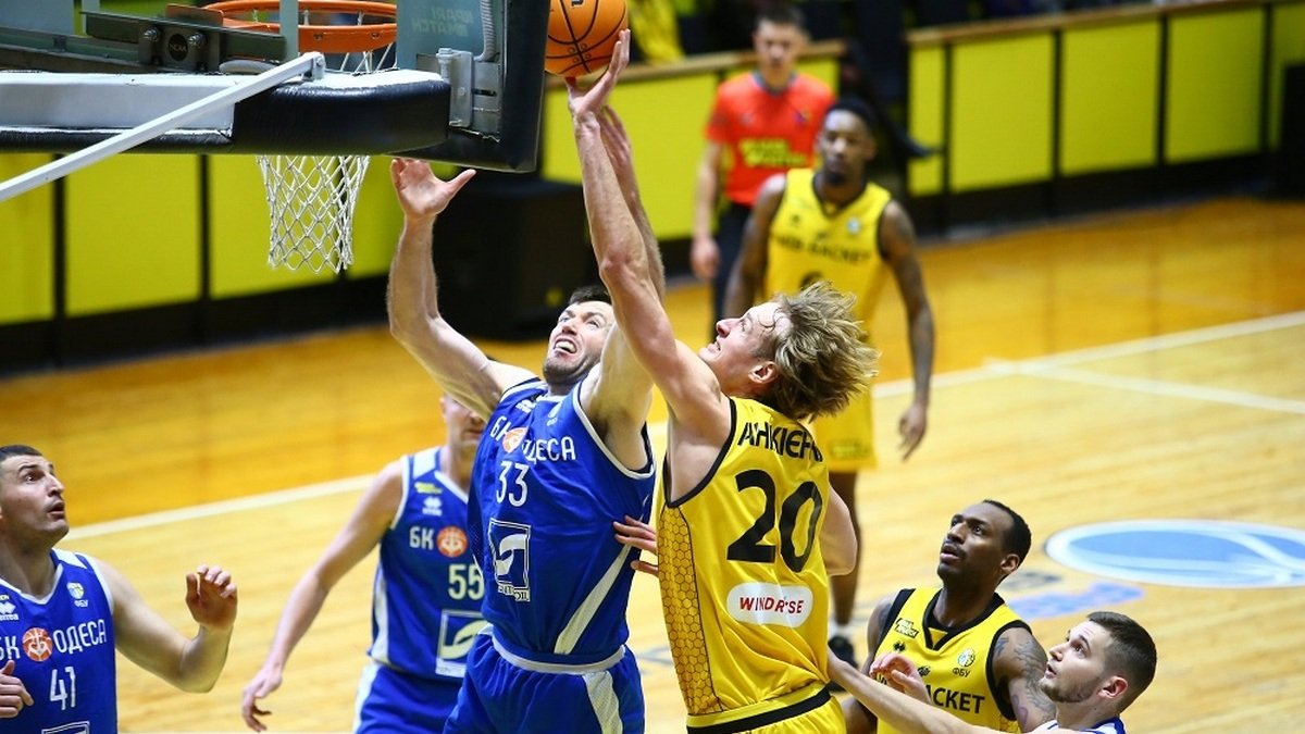 В поединке баскетбольной Суперлиги «Киев-Баскет» сразился с «Одессой»