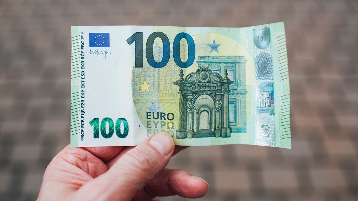 Евро упал в цене, что с долларом: курс валют на 20 января в Украине