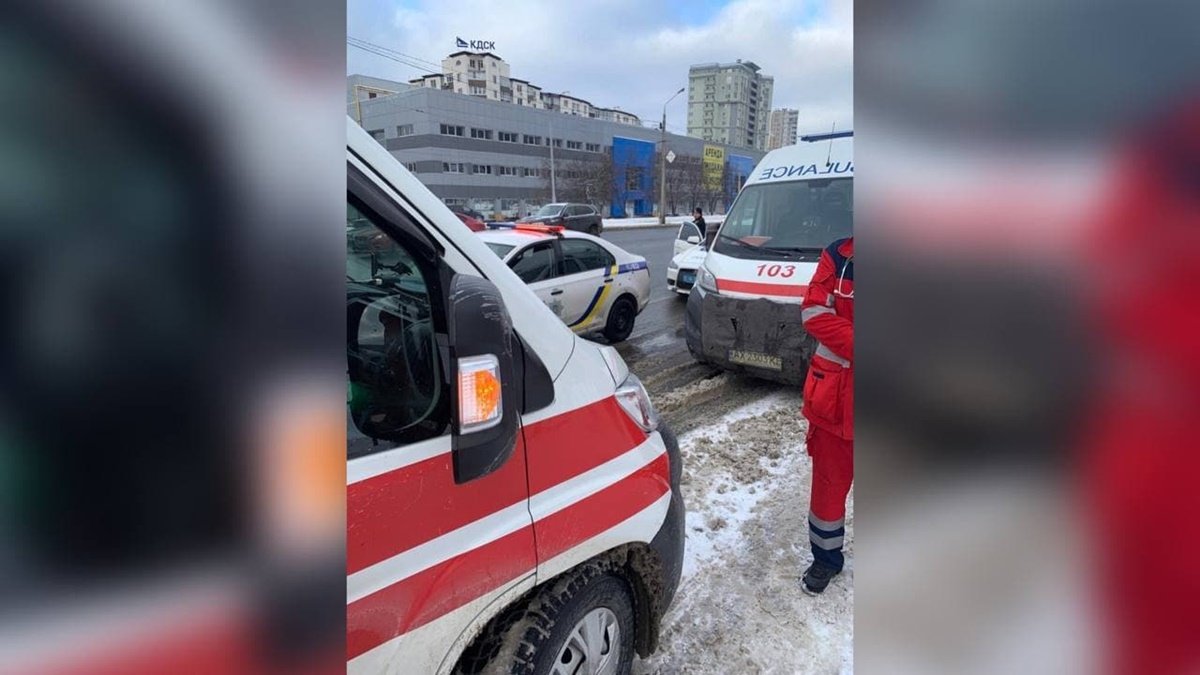 В Харькове парень напал на врача и фельдшера скорой помощи, которые приехали к нему на вызов