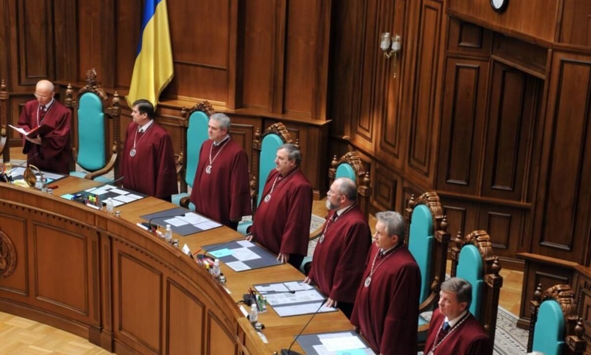 Засідання суду щодо конституційності земельної реформи в Україні не відбулося: не вистачило голосу одного судді