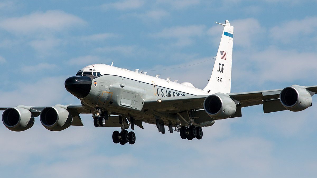 У небі над Україною помітили військовий літак НАТО