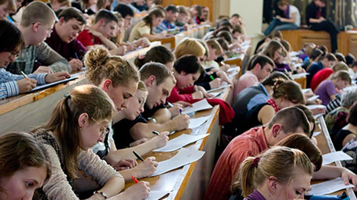 В Украине больше студентов будут получать стипендии