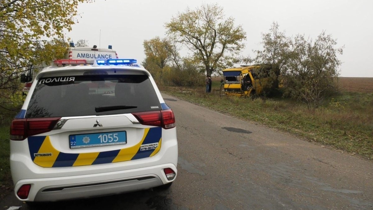 Водія автобуса, з вини якого в Херсонській області загинуло 2 особи, посадили у в'язницю: подробиці аварії та вирок суду