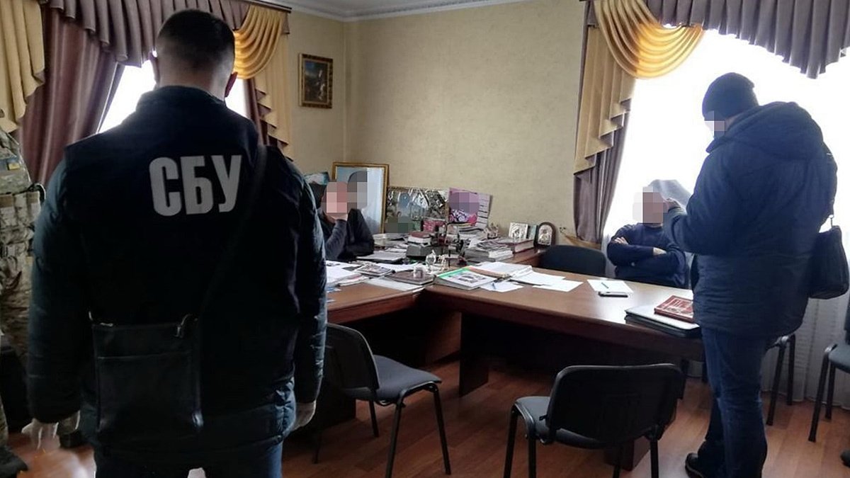 У Полтавській області два депутати «вибили» у жінки 39 тисяч доларів та змушували переписати майно