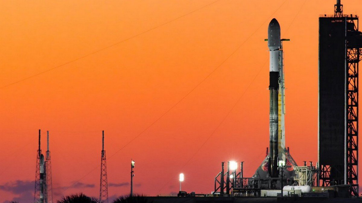 SpaceX запустила в космос італійський супутник