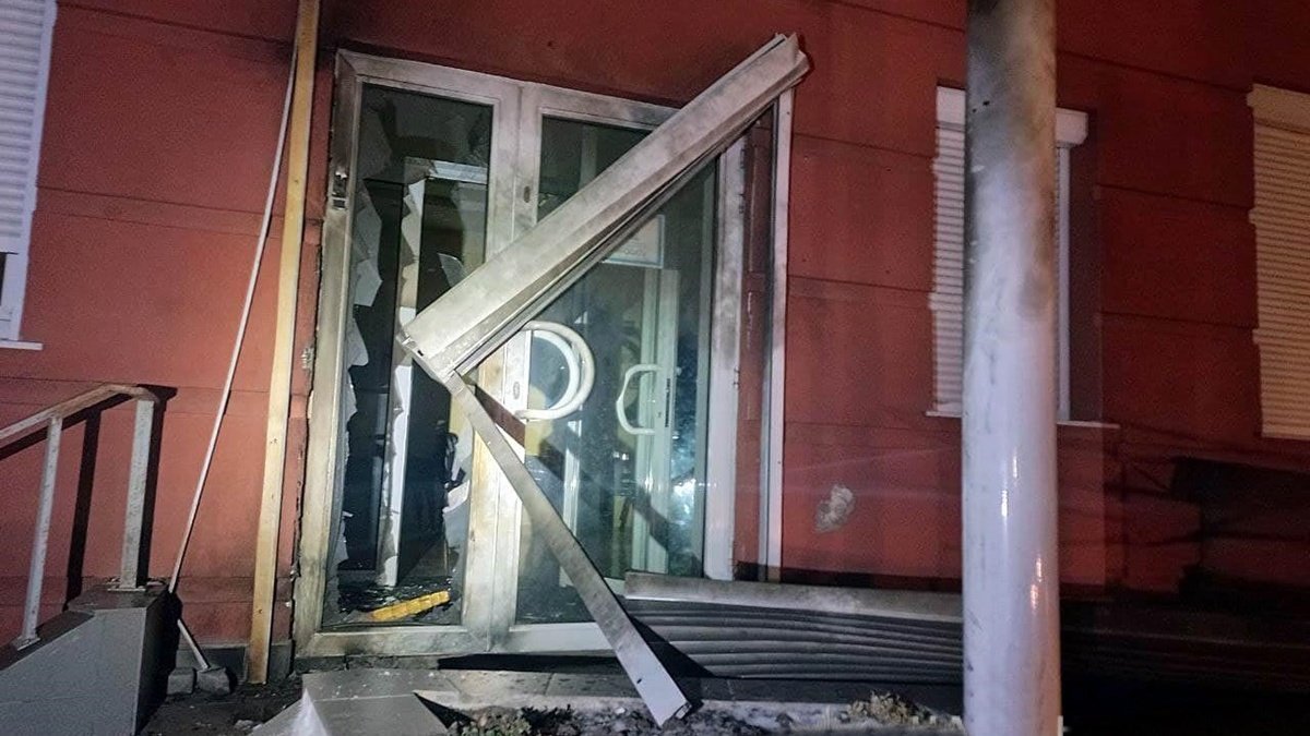 Взрыв в бизнес-центре в Ровно: подробности и фото с места