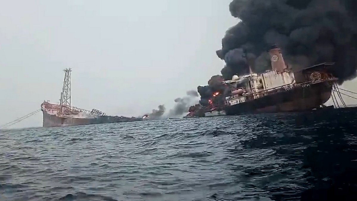 Возле берега в Нигерии взорвался танкер с нефтью: подробности, фото и видео с места
